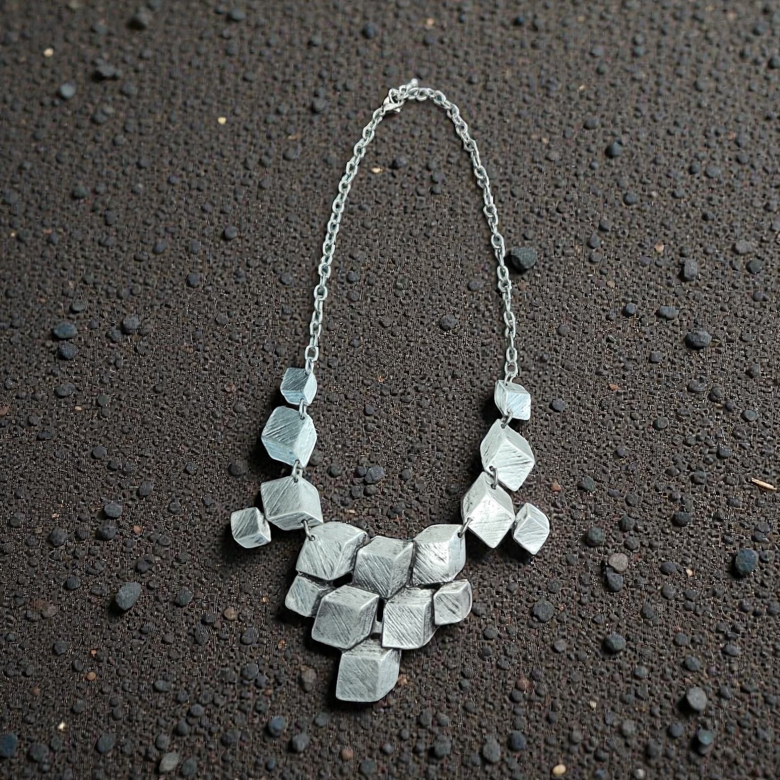 Collar Cubos