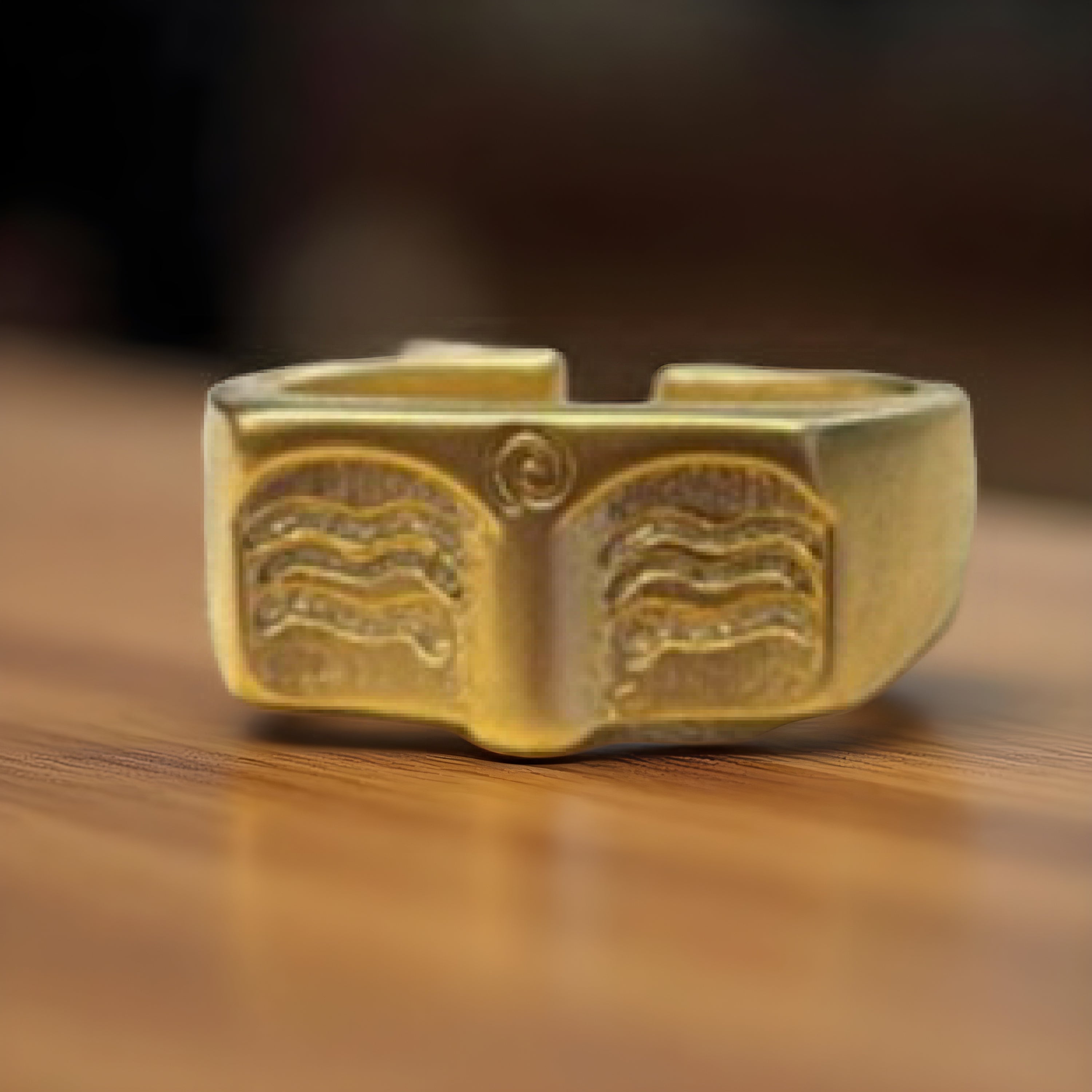 Anillo Isis Dorado