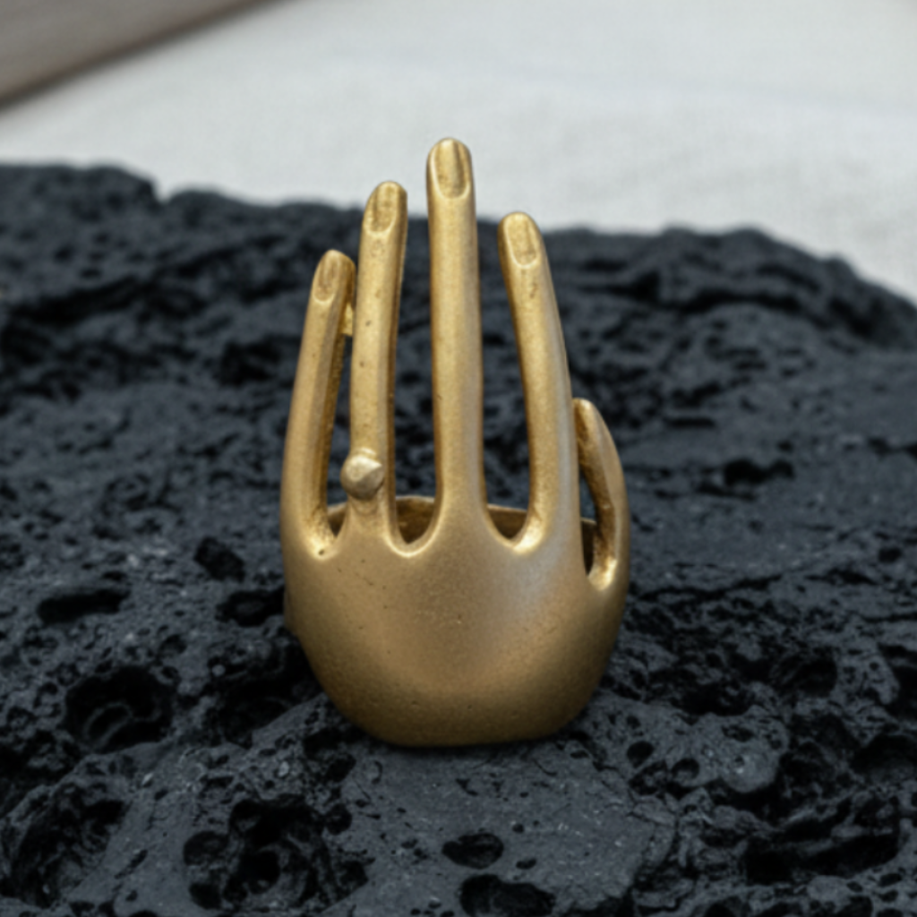 Anillo Mano Dorado
