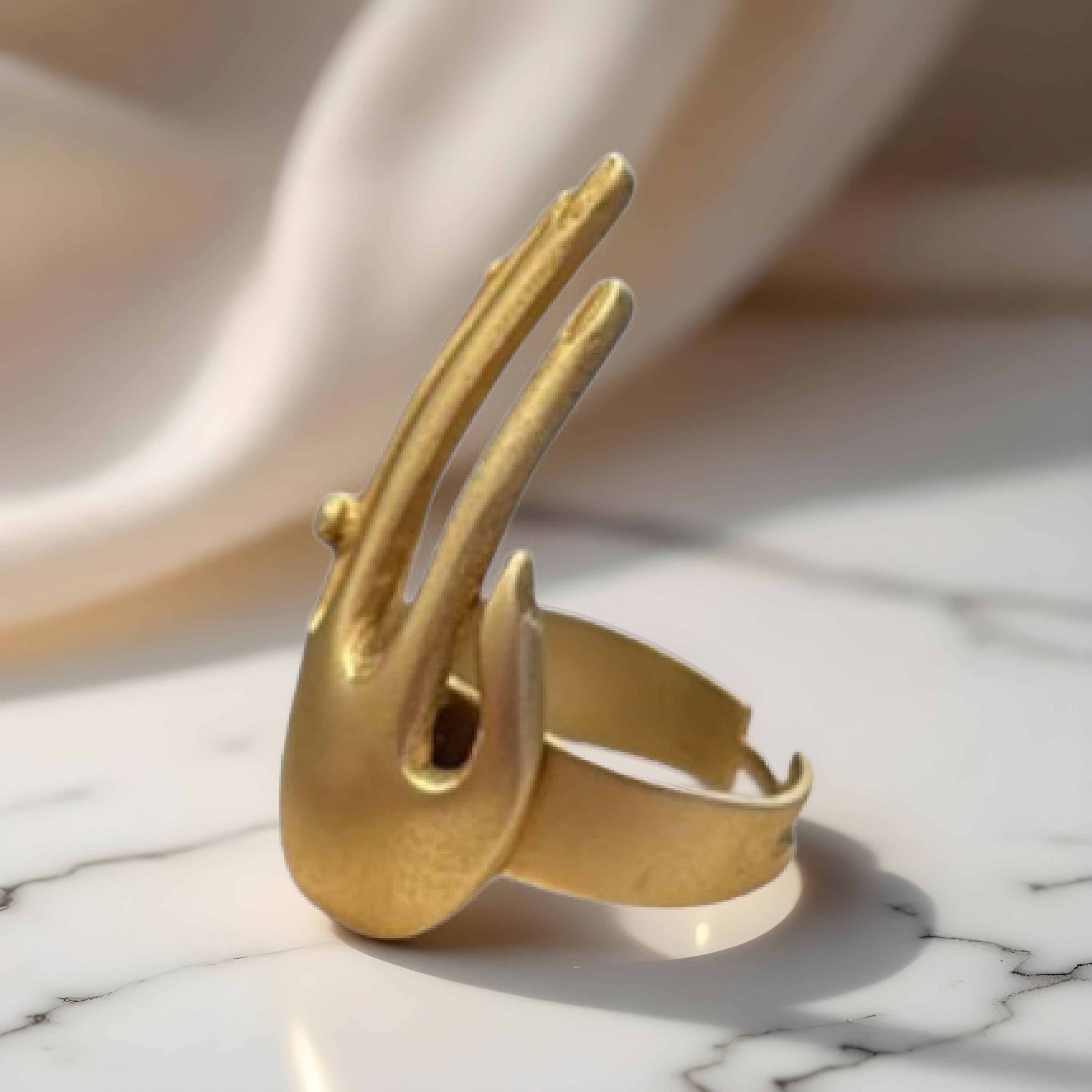 Anillo Mano Dorado